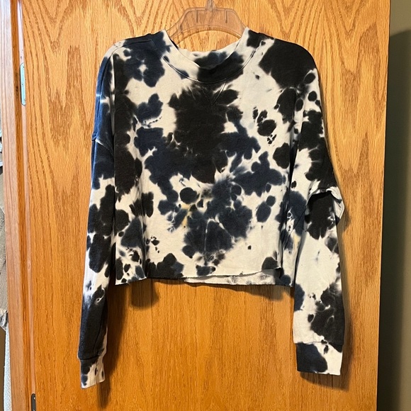 Colsie Monochrome Tie-Dye Sweatshirt - Picture 1 of 9